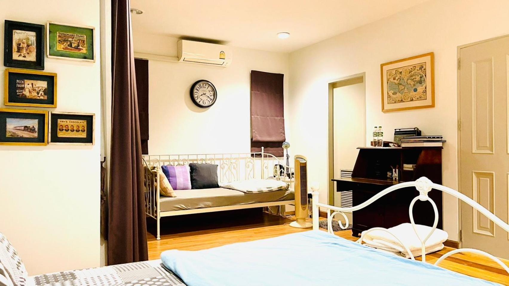 Autta House Apartment Bangkok Bagian luar foto